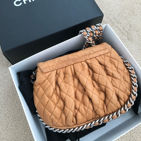 Chanel chain around cross bag - Picture 2 of 6